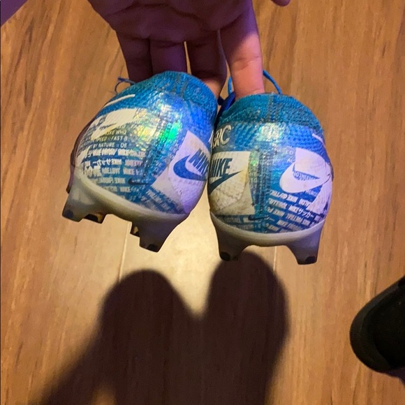 Nike mercurial neon blue cleats - Picture 3 of 4